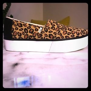 TOMS Leopard Printed Canvas Platform